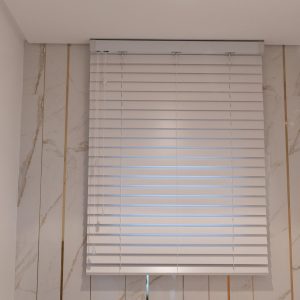 Persiana Horizontal de Madeira 50mm - Branca
